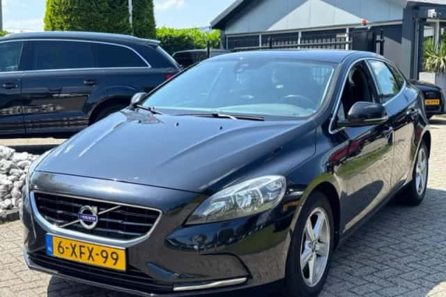 Volvo V40 (2014) thumbnail 1