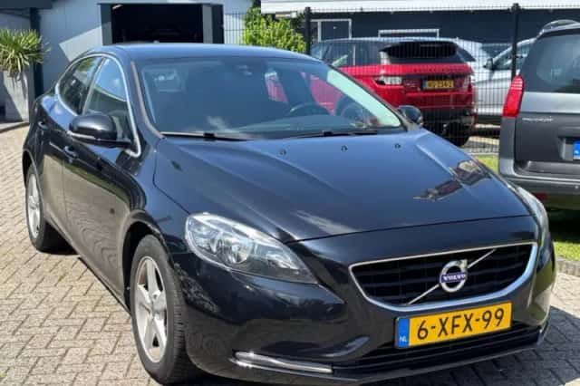 Volvo V40 (2014) thumbnail 2
