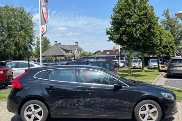 Volvo V40 (2014) thumbnail 3