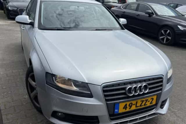 Audi A4 (2010) thumbnail 2