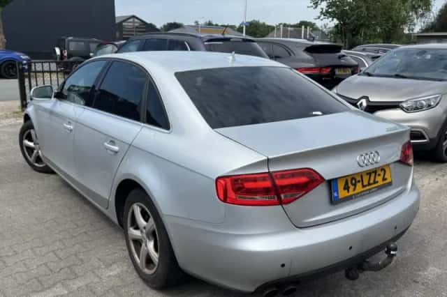 Audi A4 (2010) thumbnail 3