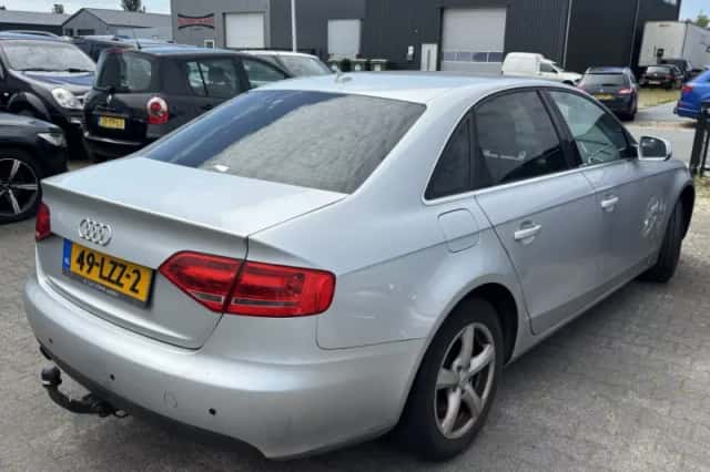 Audi A4 (2010) thumbnail 4