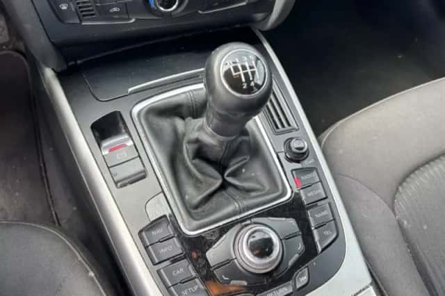 Audi A4 (2010) thumbnail 6