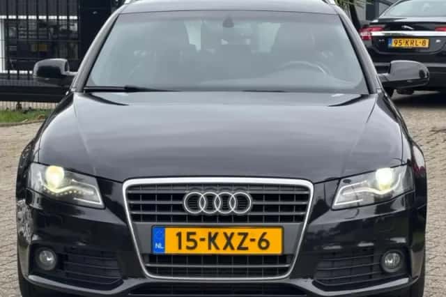 Audi A4 (2010) thumbnail 2