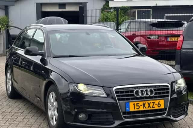 Audi A4 (2010) thumbnail 3