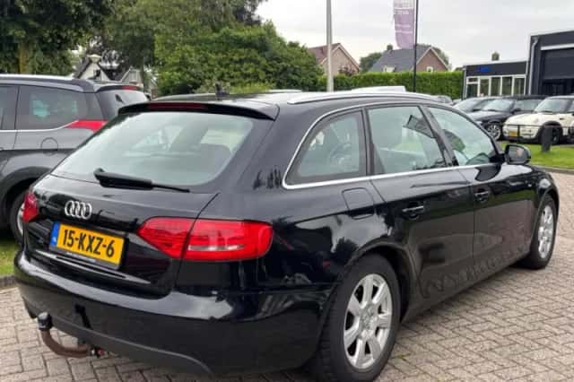 Audi A4 (2010) thumbnail 4