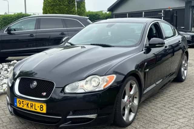 Jaguar XF (2010) thumbnail 1