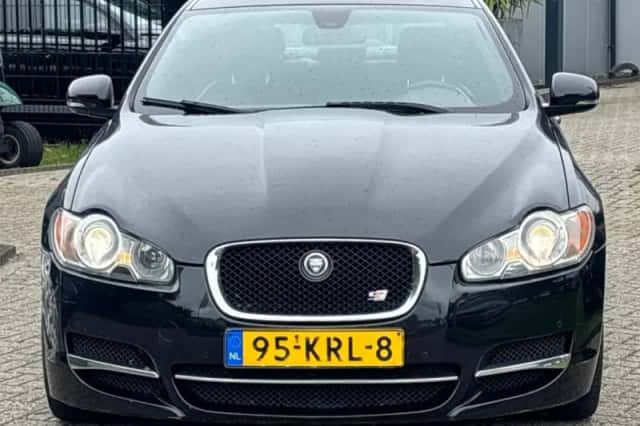 Jaguar XF (2010) thumbnail 2