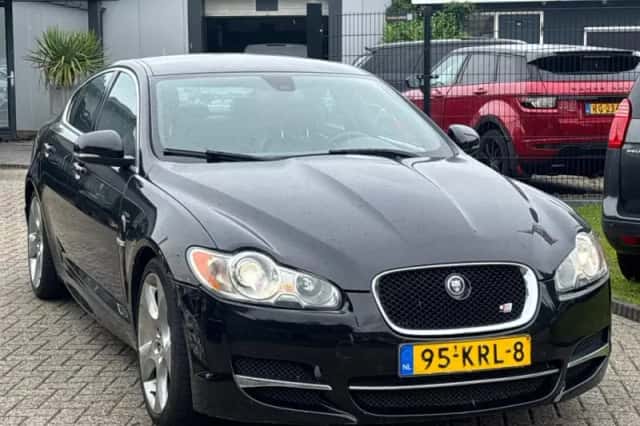 Jaguar XF (2010) thumbnail 3
