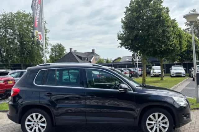 Volkswagen Tiguan (2008) thumbnail 3