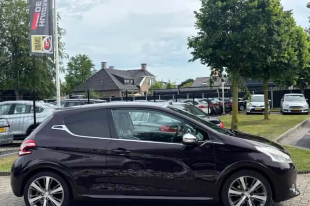Peugeot 208 (2013) thumbnail 4