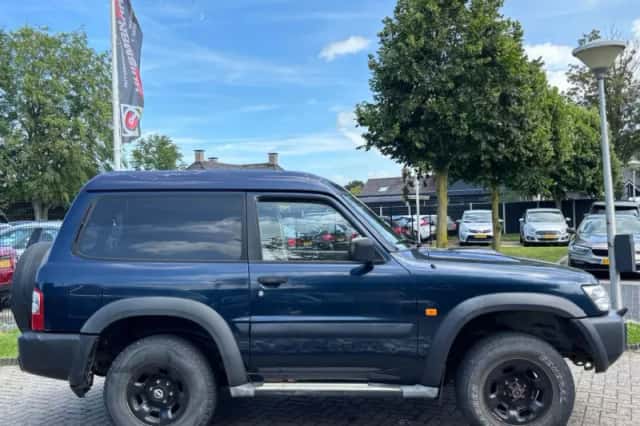 Nissan Patrol GR (2003) thumbnail 3