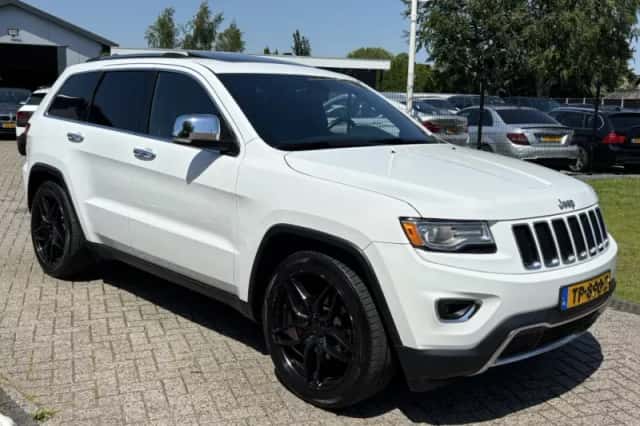 Jeep Grand Cherokee (2015) thumbnail 3