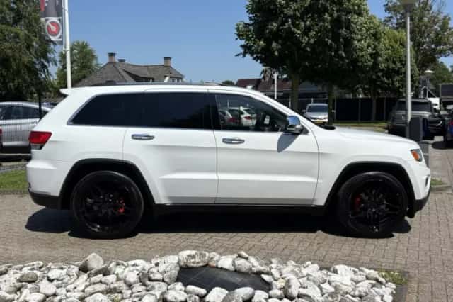 Jeep Grand Cherokee (2015) thumbnail 4