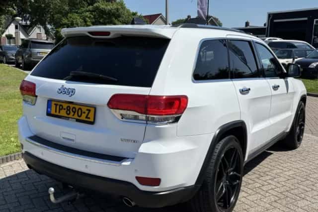 Jeep Grand Cherokee (2015) thumbnail 5