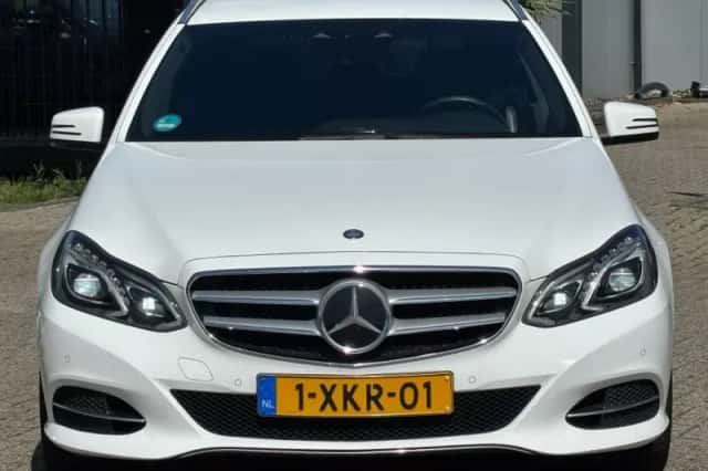 Mercedes-Benz E-Klasse (2013) thumbnail 2