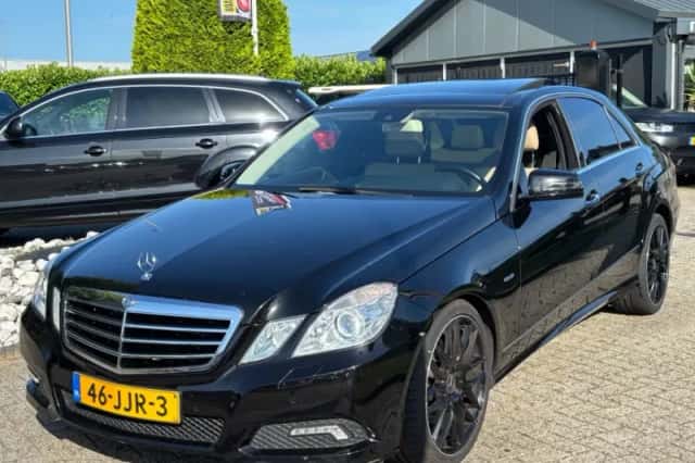 Mercedes-Benz E-Klasse (2009) thumbnail 1