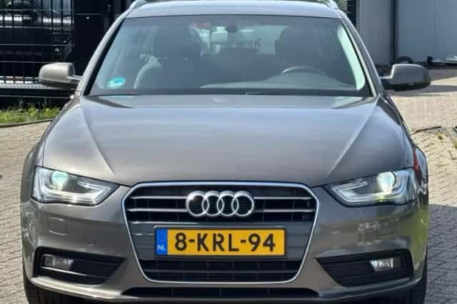 Audi A4 (2013) thumbnail 2