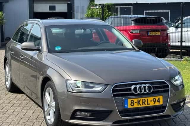 Audi A4 (2013) thumbnail 3