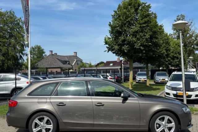 Audi A4 (2013) thumbnail 4