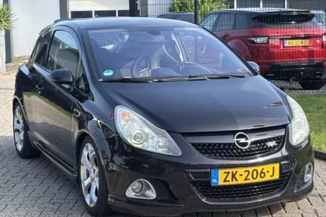 Opel Corsa (2008) thumbnail 3