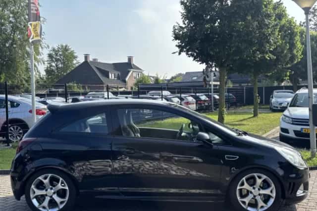 Opel Corsa (2008) thumbnail 4