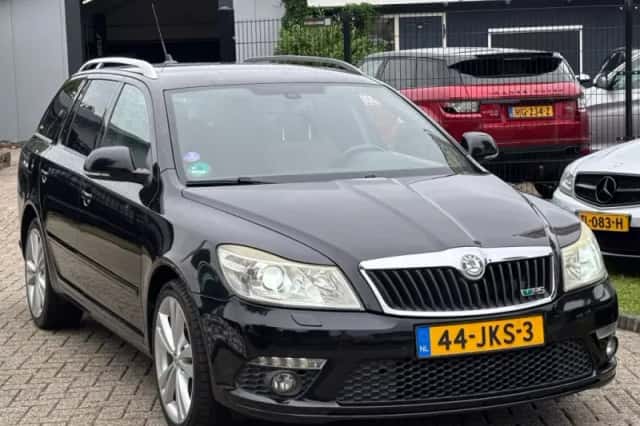 Škoda Octavia (2009) thumbnail 3
