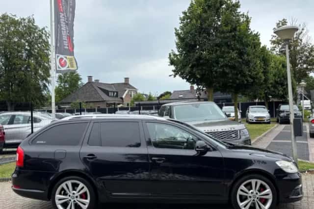 Škoda Octavia (2009) thumbnail 5