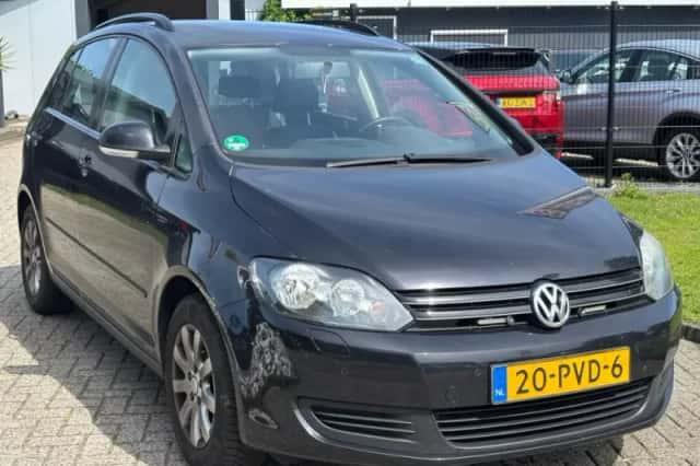 Volkswagen Golf (2010) thumbnail 2