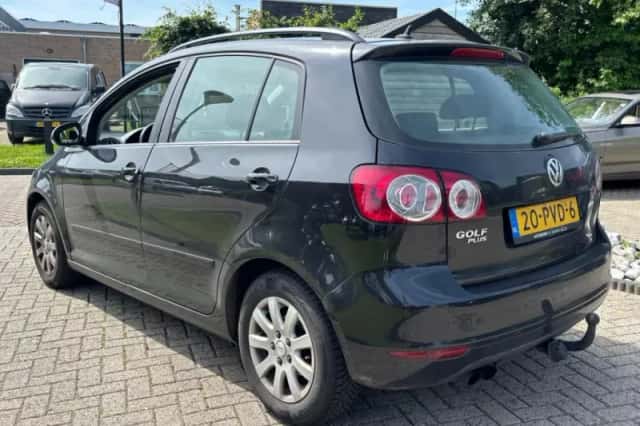 Volkswagen Golf (2010) thumbnail 3