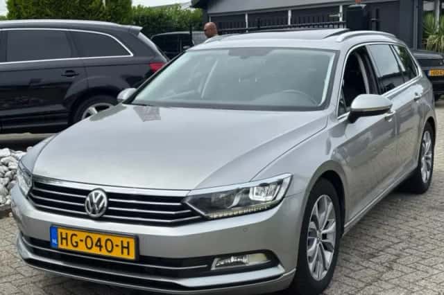 Volkswagen Passat (2015) thumbnail 1