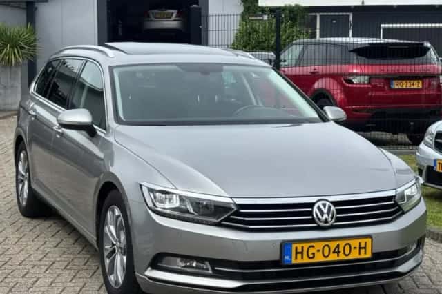 Volkswagen Passat (2015) thumbnail 2