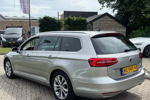 Volkswagen Passat (2015) thumbnail 4