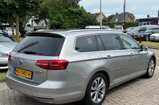 Volkswagen Passat (2015) thumbnail 5