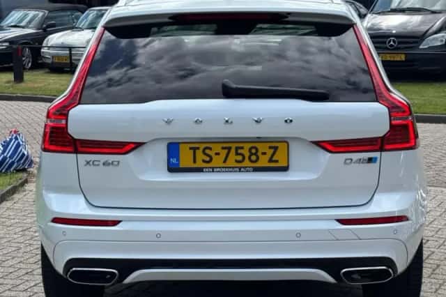 Volvo XC60 (2018) thumbnail 5