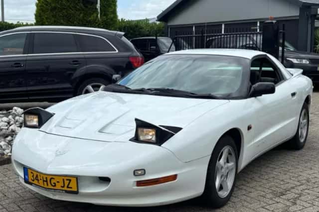 Pontiac Firebird (1994) thumbnail 1