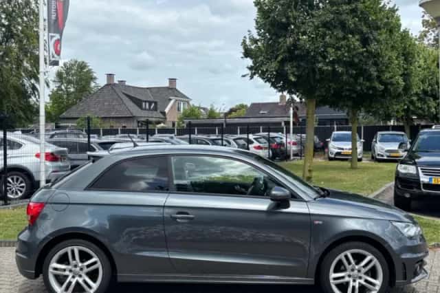 Audi A1 (2012) thumbnail 4
