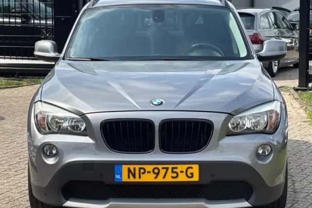 BMW X1 (2011) thumbnail 2