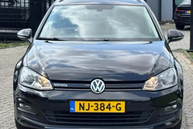 Volkswagen Golf (2017) thumbnail 2