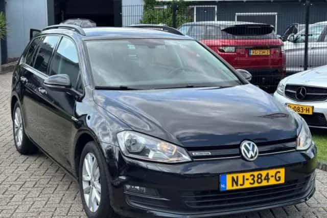 Volkswagen Golf (2017) thumbnail 3