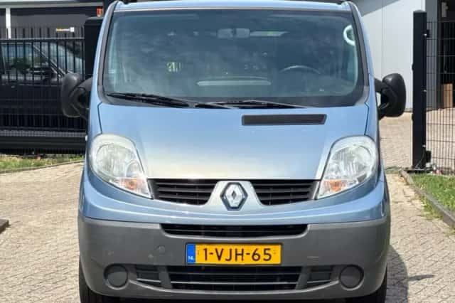 Renault Trafic (2010) thumbnail 2