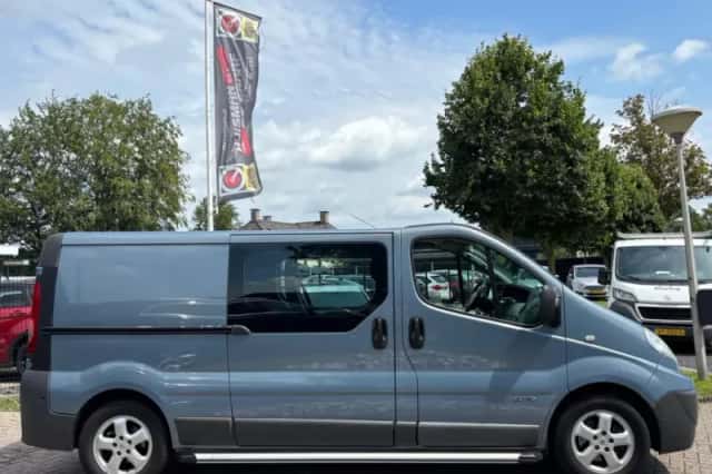 Renault Trafic (2010) thumbnail 4
