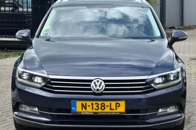 Volkswagen Passat (2016) thumbnail 2