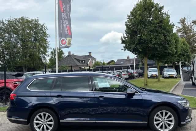 Volkswagen Passat (2016) thumbnail 4