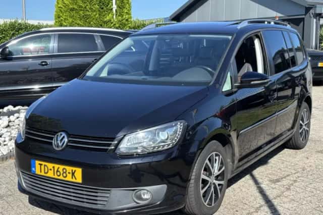 Volkswagen Touran (2013) thumbnail 1