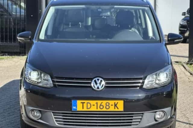 Volkswagen Touran (2013) thumbnail 2