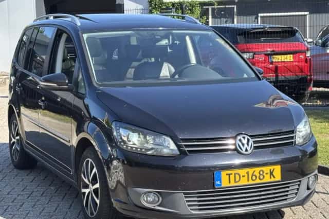Volkswagen Touran (2013) thumbnail 3