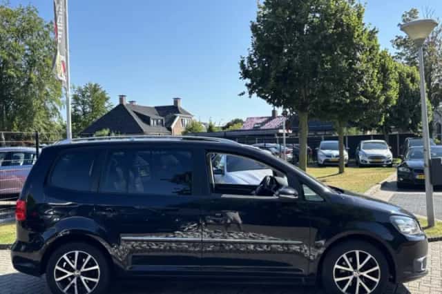 Volkswagen Touran (2013) thumbnail 4