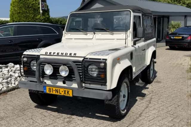 Land Rover Defender (1988) thumbnail 1