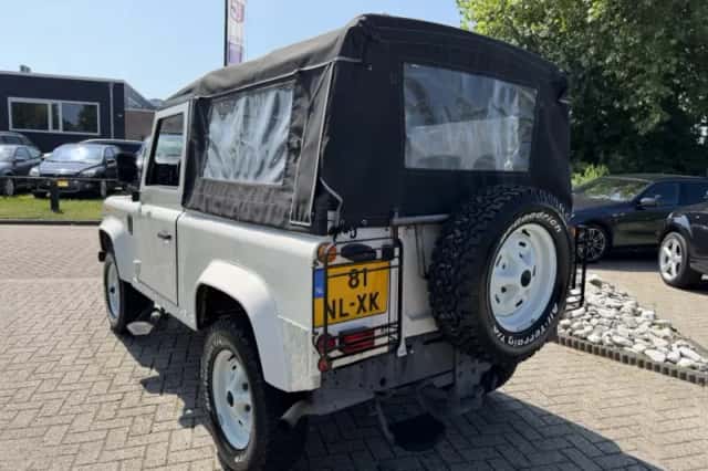 Land Rover Defender (1988) thumbnail 5